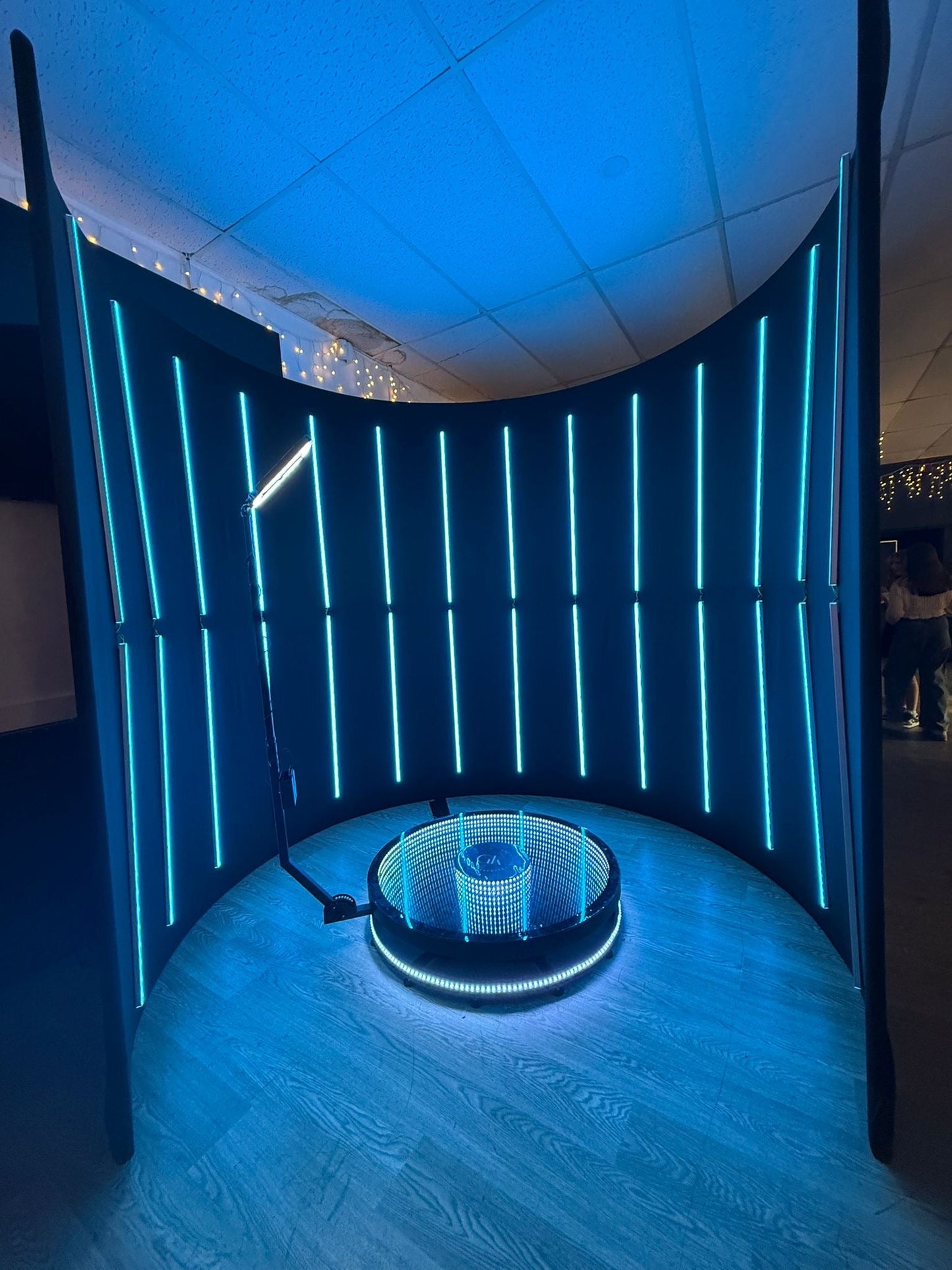 Infinity Glass LED 360 Photo Booth - Spinning Video Booth with Flight Case