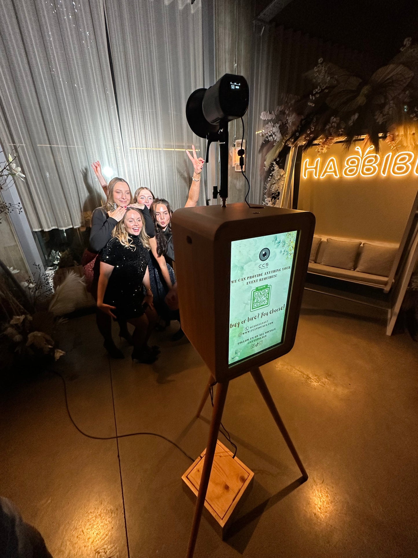 Vintage Wooden Double-Screen DSLR & iPad Selfie Pod Photo Booth
