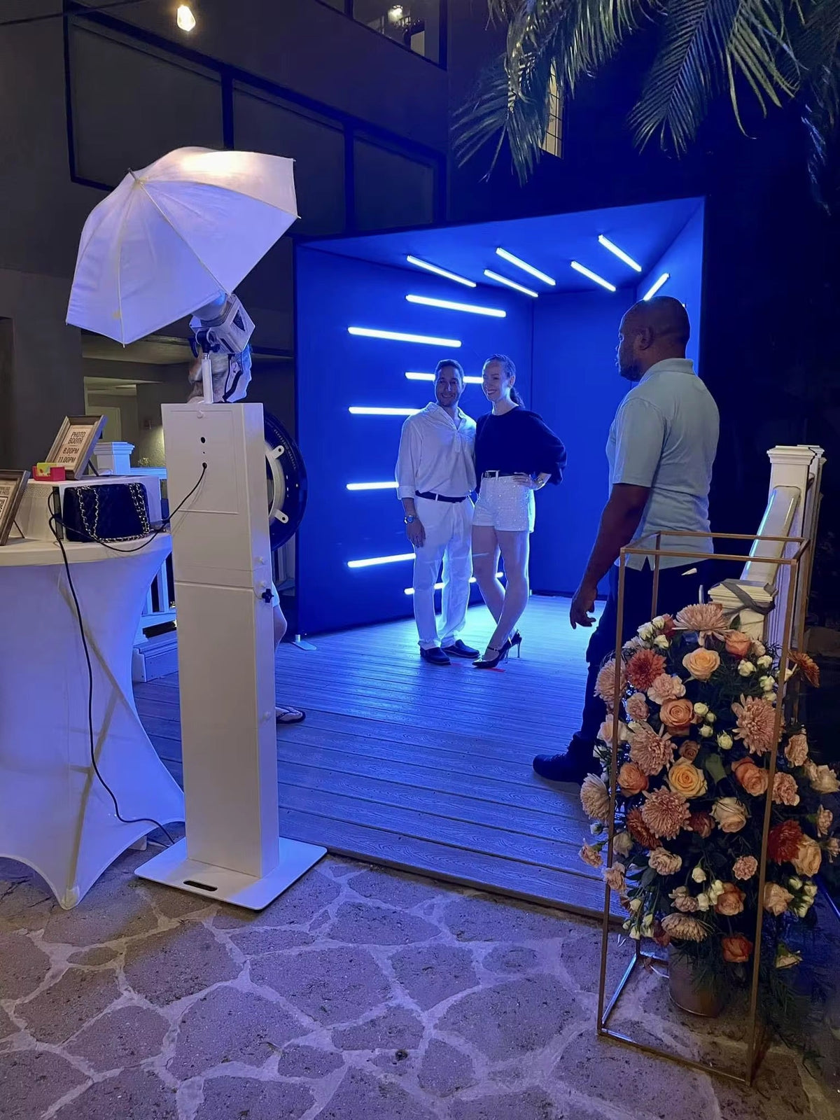 Vogue tunnel LED photo booth backdrop enclosure