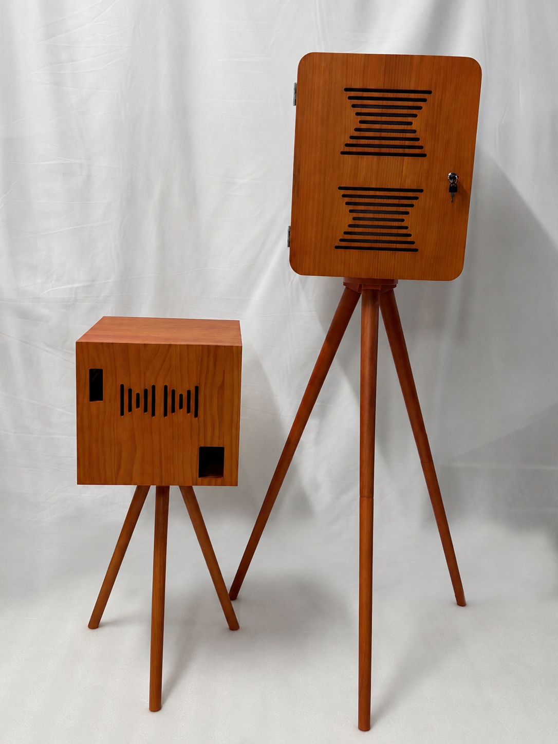 Wooden DSLR selfie pod photo booth with flight case