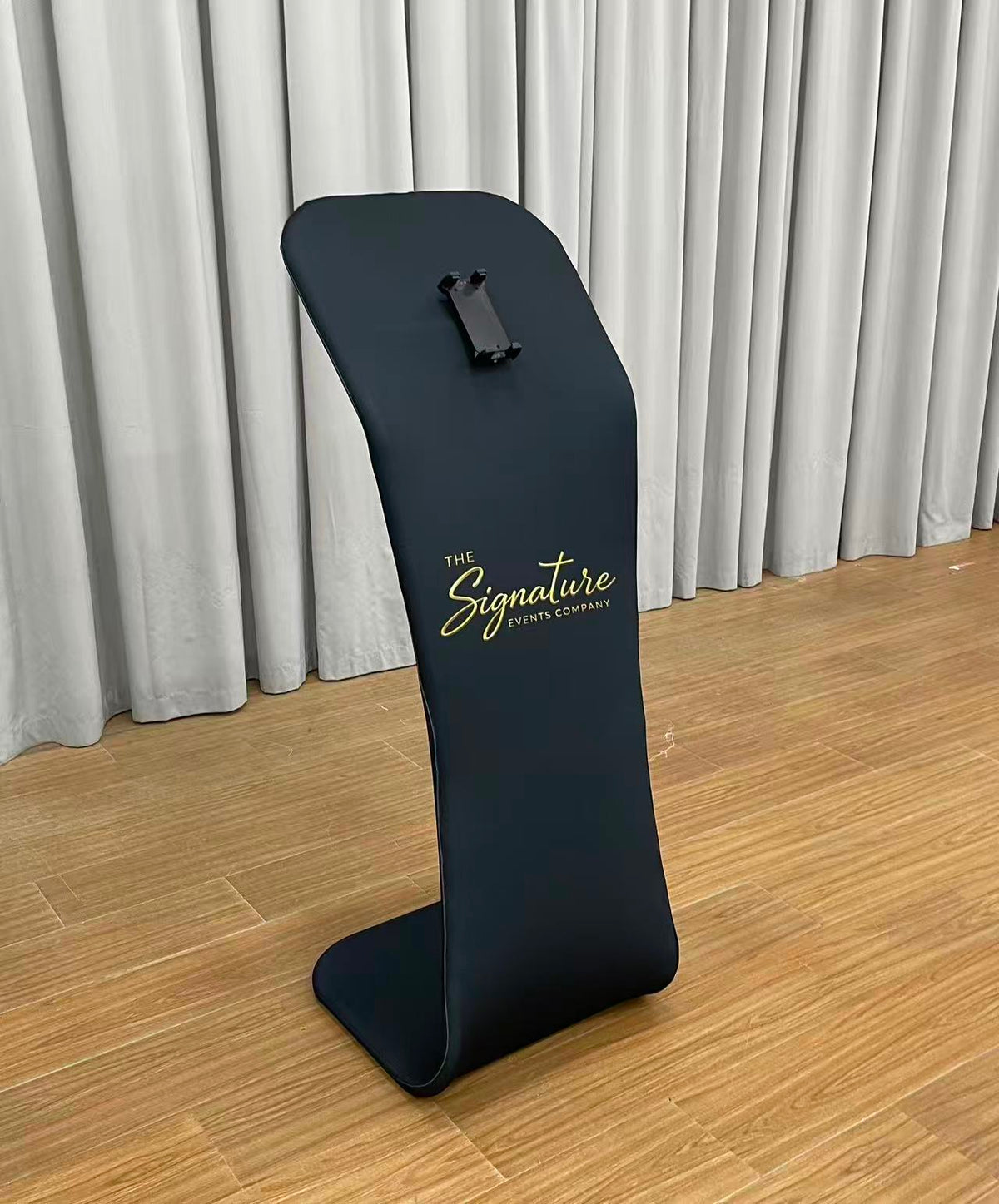 Customisable iPad tablet sharing station