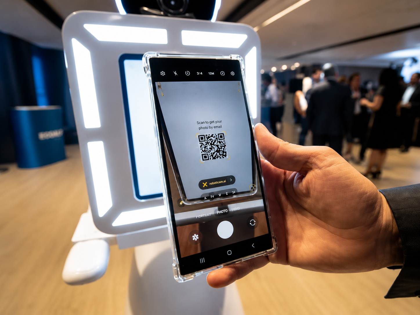 Magnificent Roaming Robot DSLR iPad Photobooth