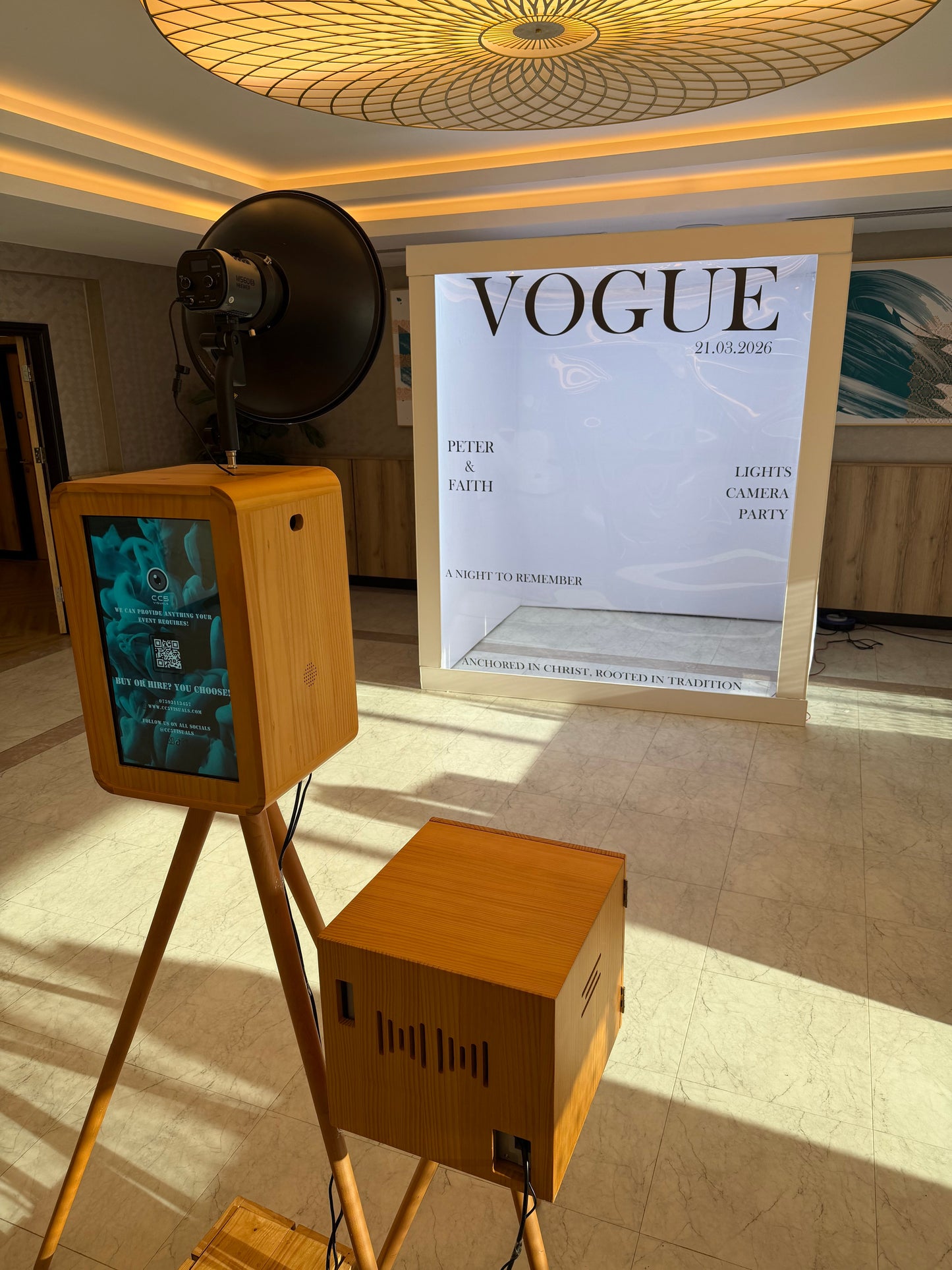 Vintage Wooden Double-Screen DSLR & iPad Selfie Pod Photo Booth