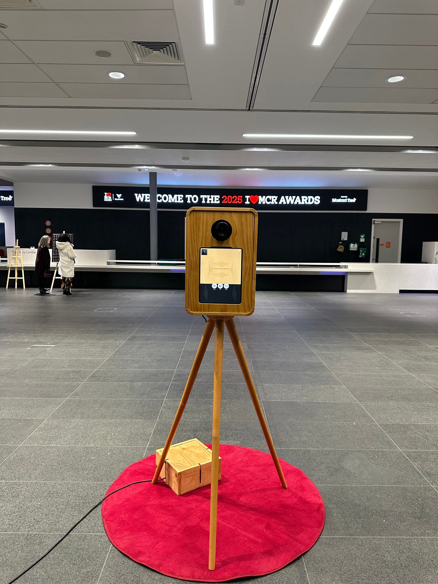Vintage Wooden Double-Screen DSLR & iPad Selfie Pod Photo Booth