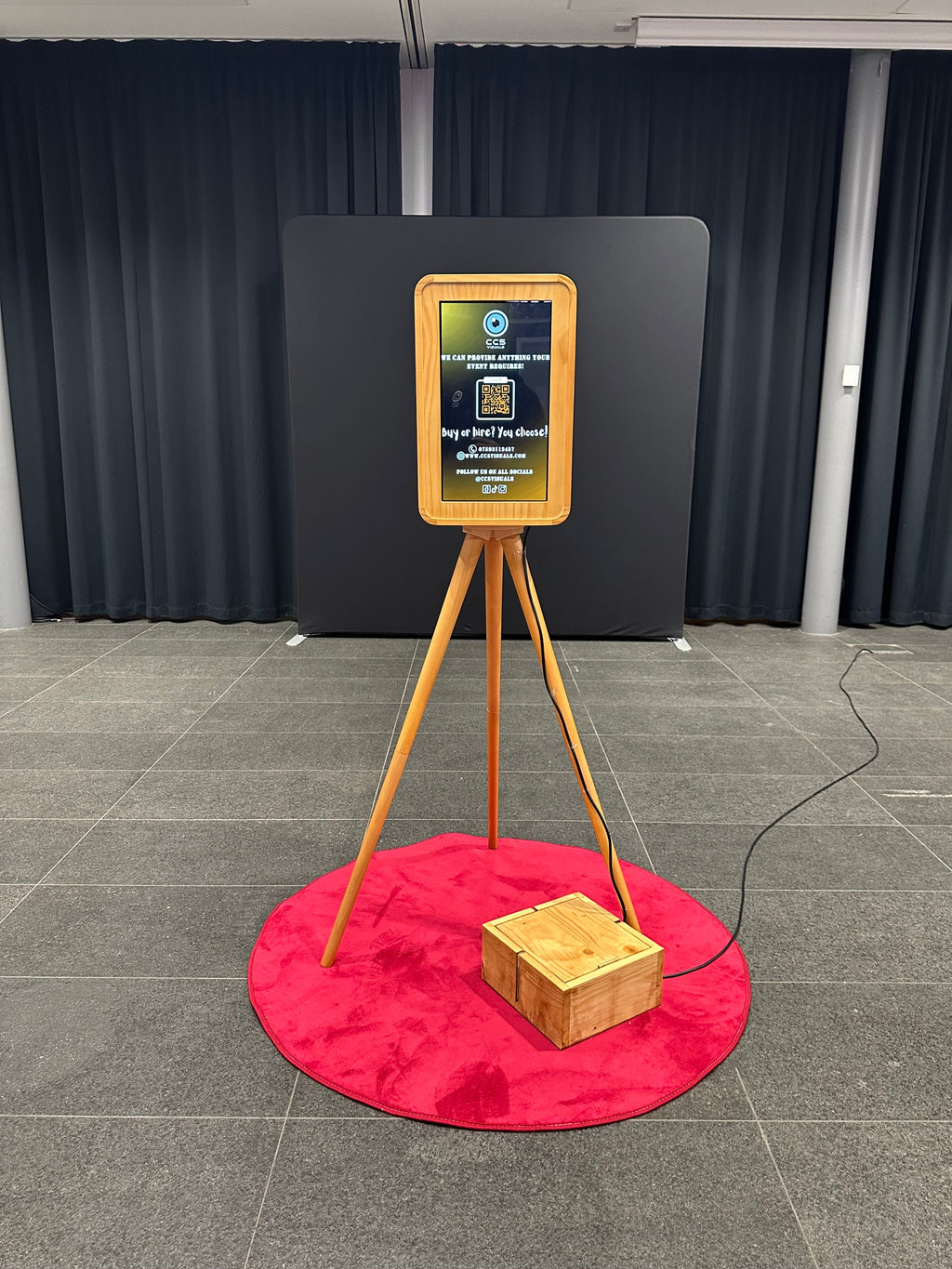Vintage Wooden Double-Screen DSLR & iPad Selfie Pod Photo Booth