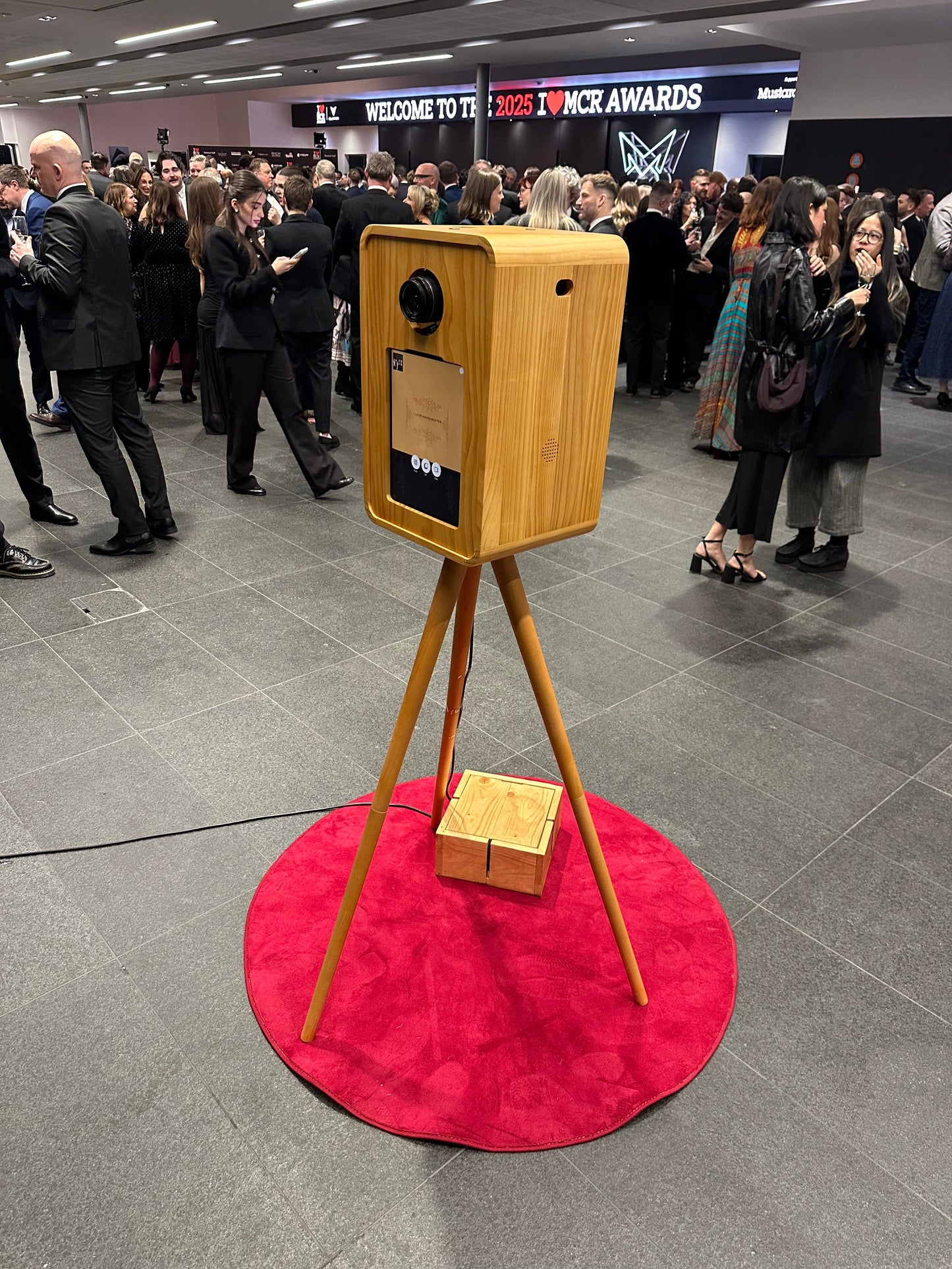 Wooden DSLR selfie pod photo booth for events