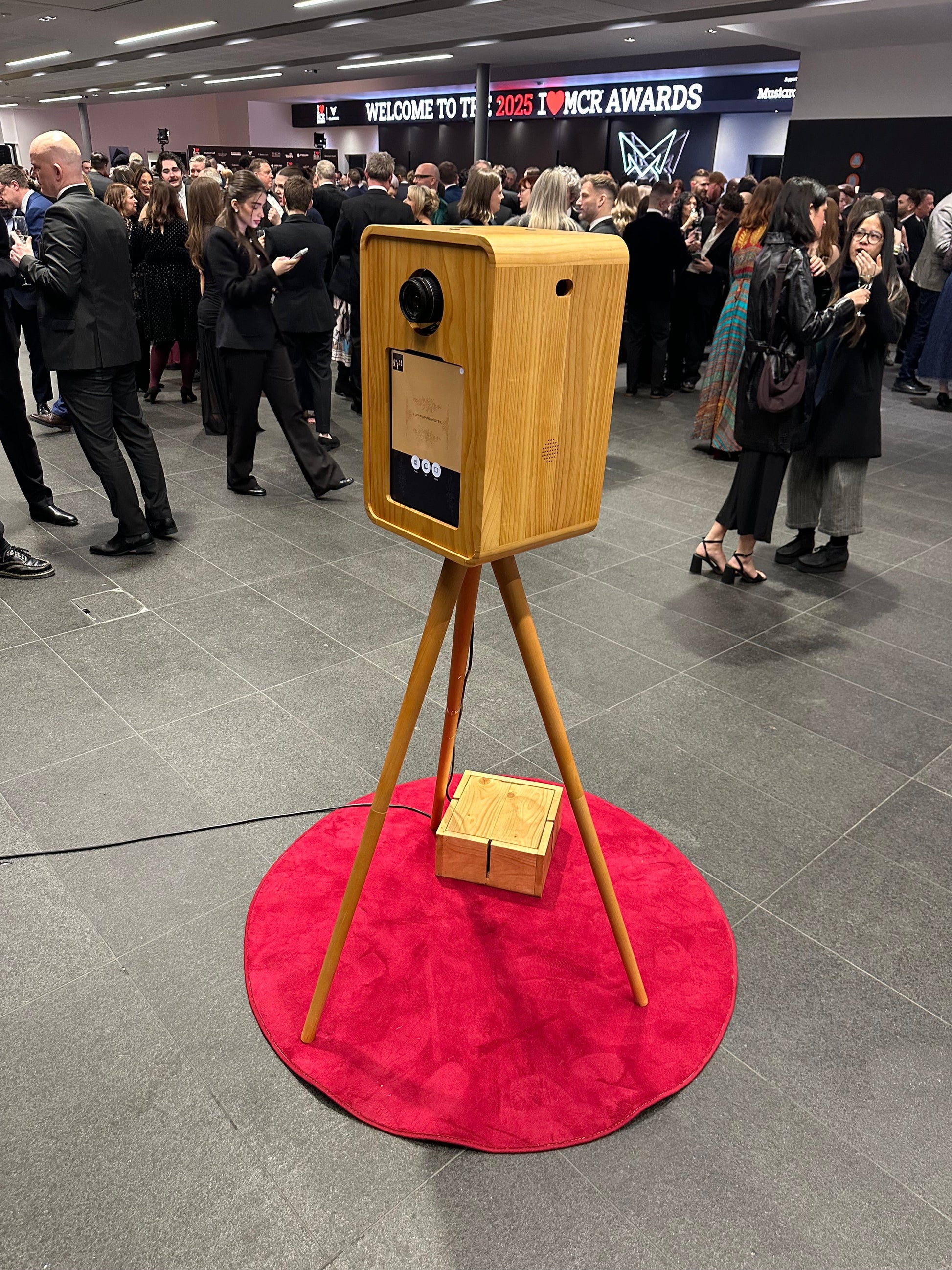 Wooden DSLR selfie pod photo booth for events