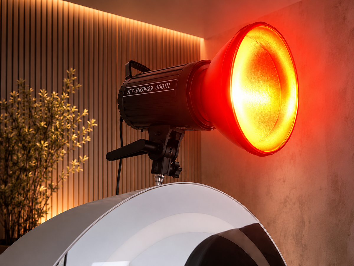 Flash and still light with umbrella for studio and events