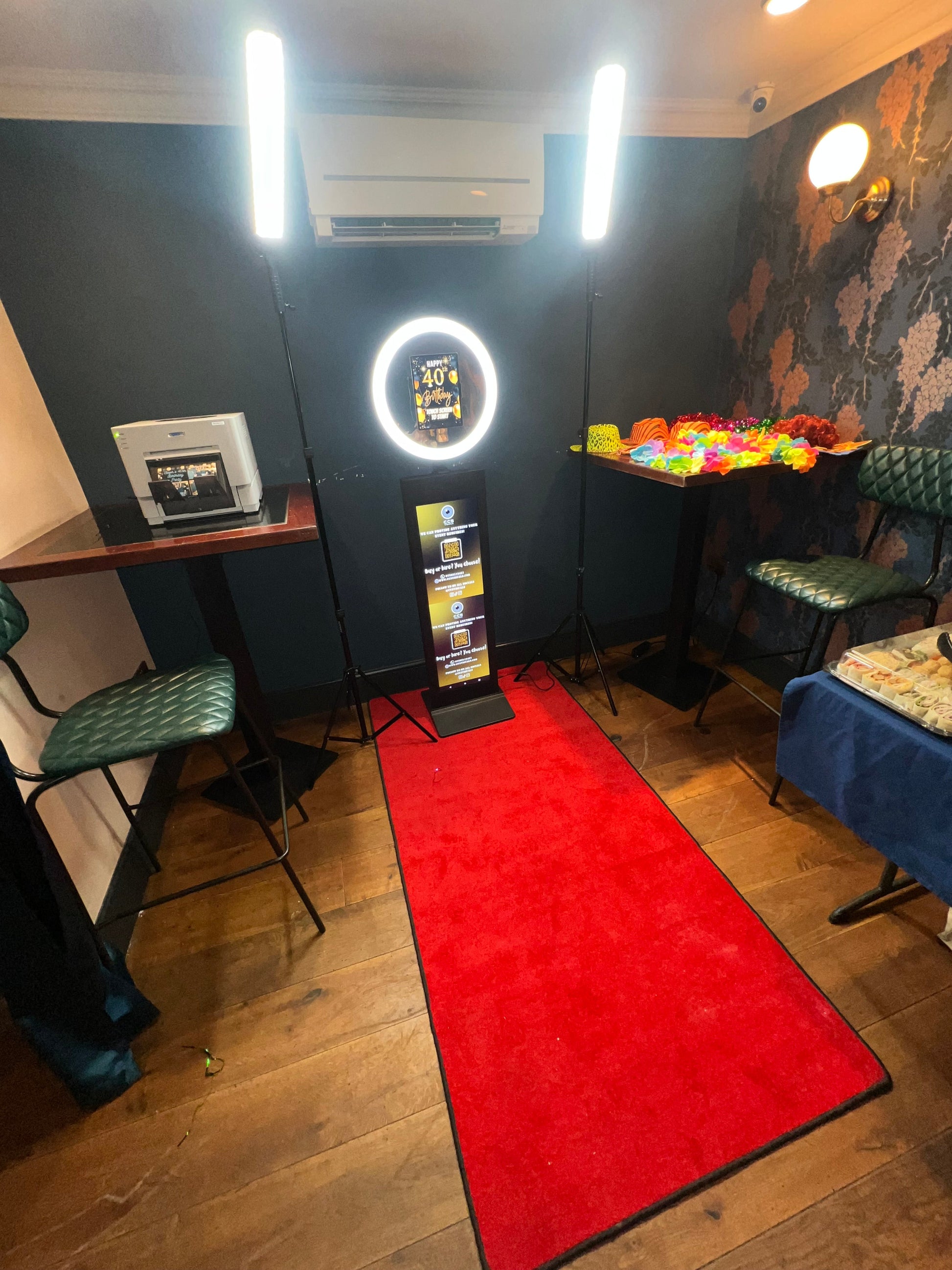 Wireless LED light sticks with stands