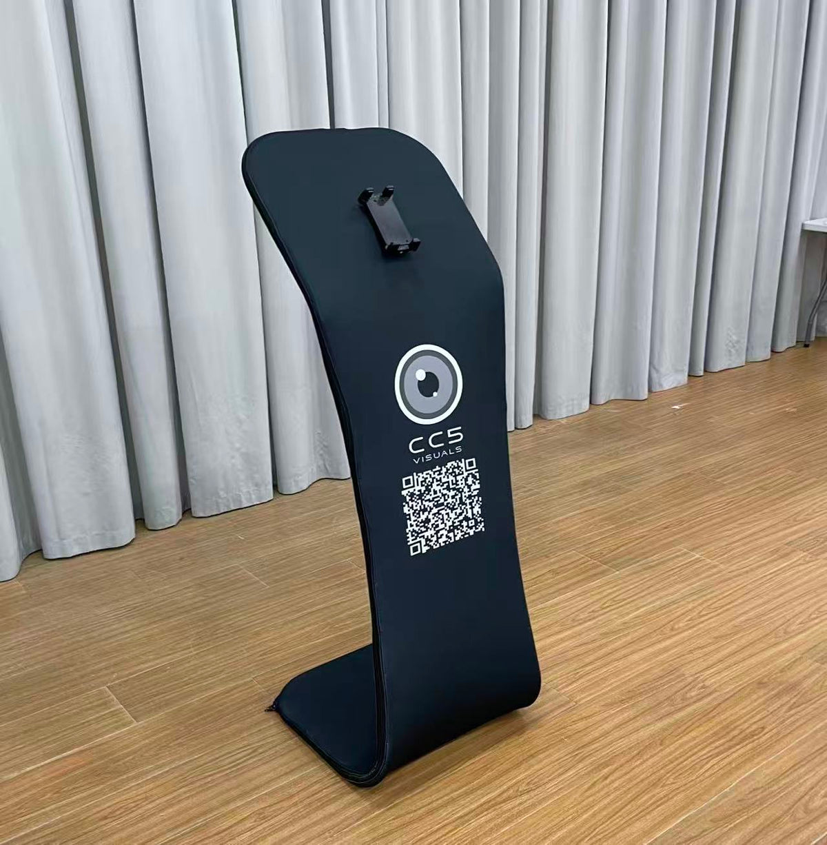 Customisable iPad tablet sharing station