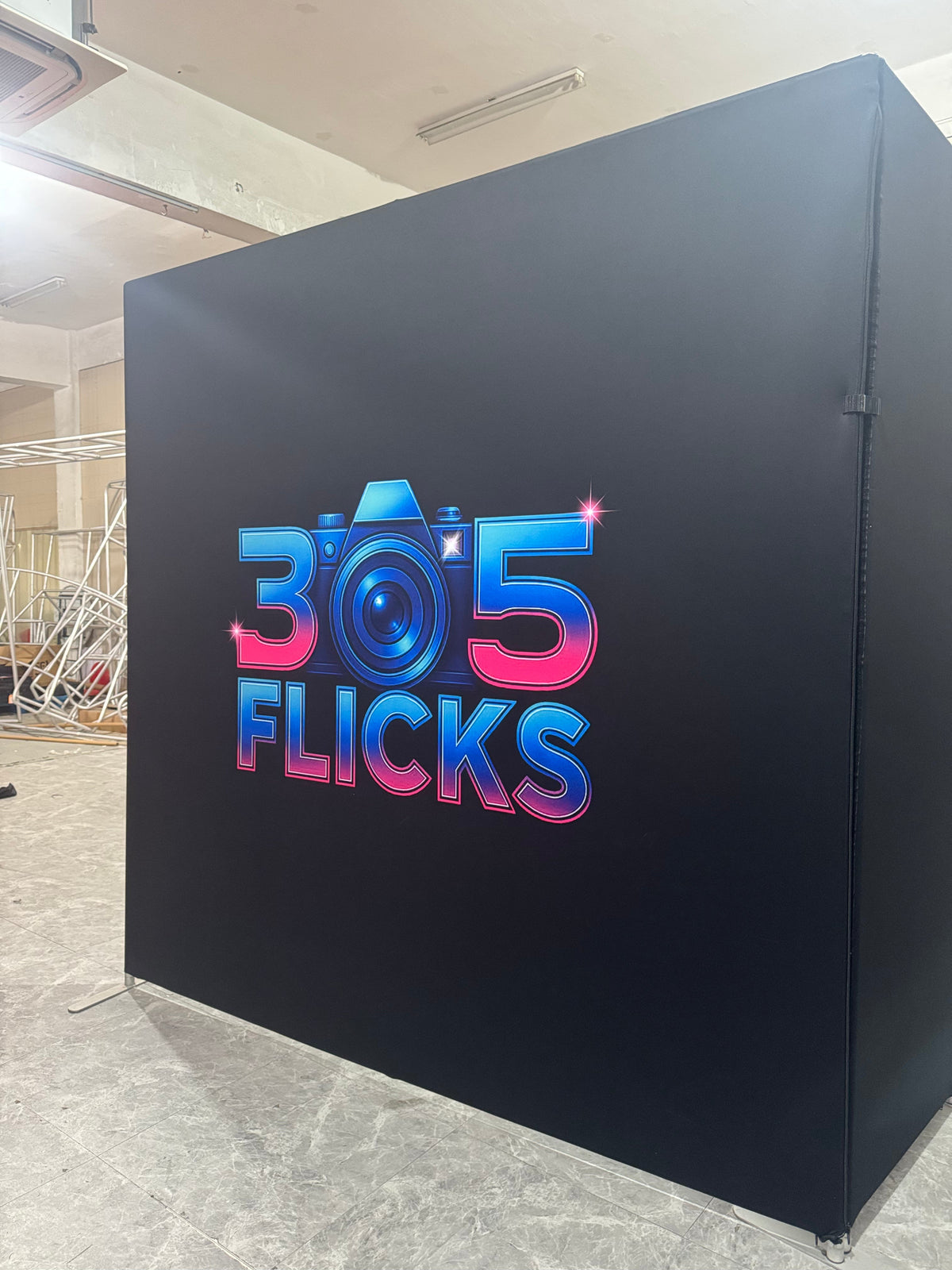 Vogue tunnel LED photo booth backdrop enclosure