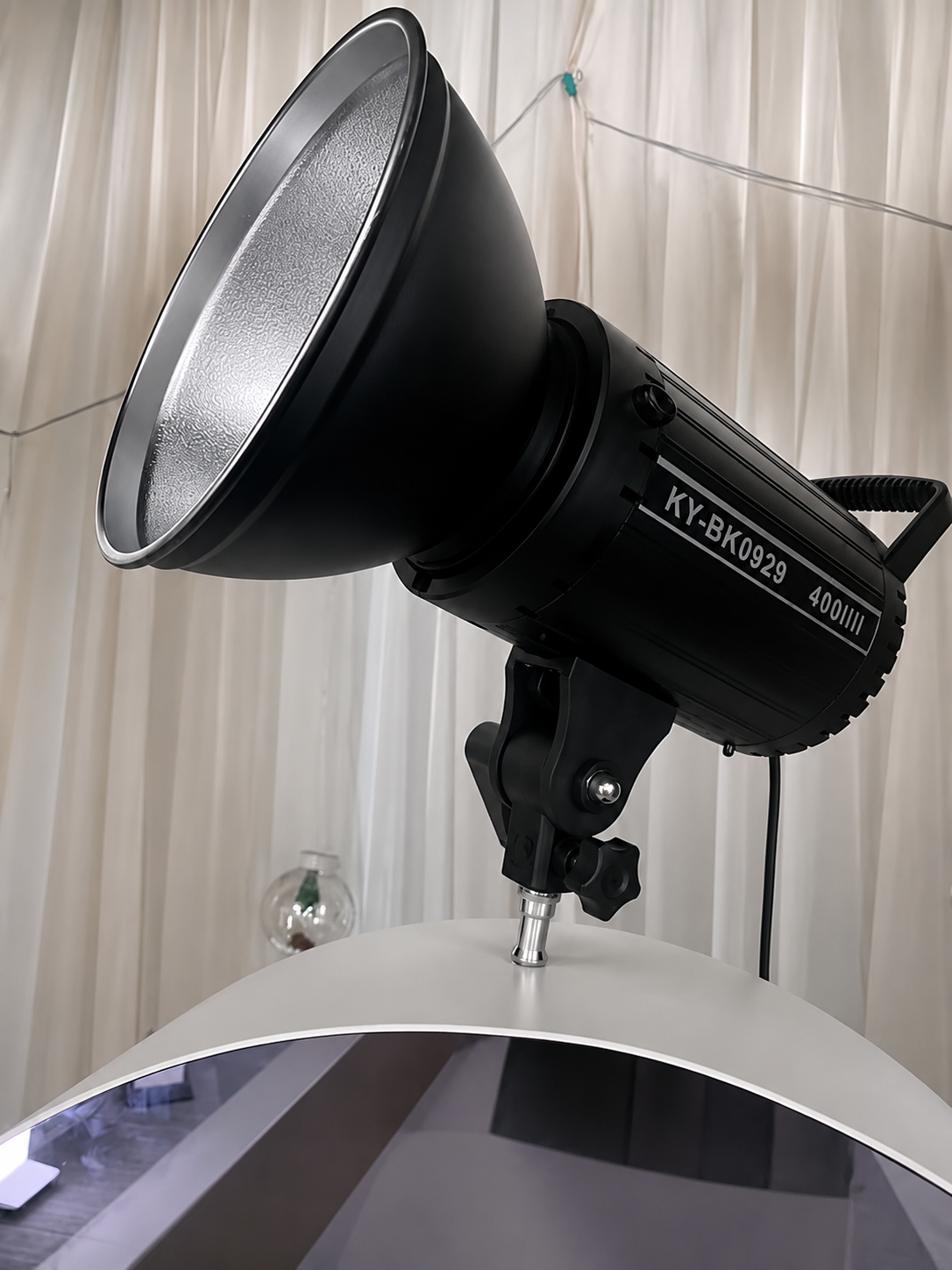 Flash and still light with umbrella for studio and events
