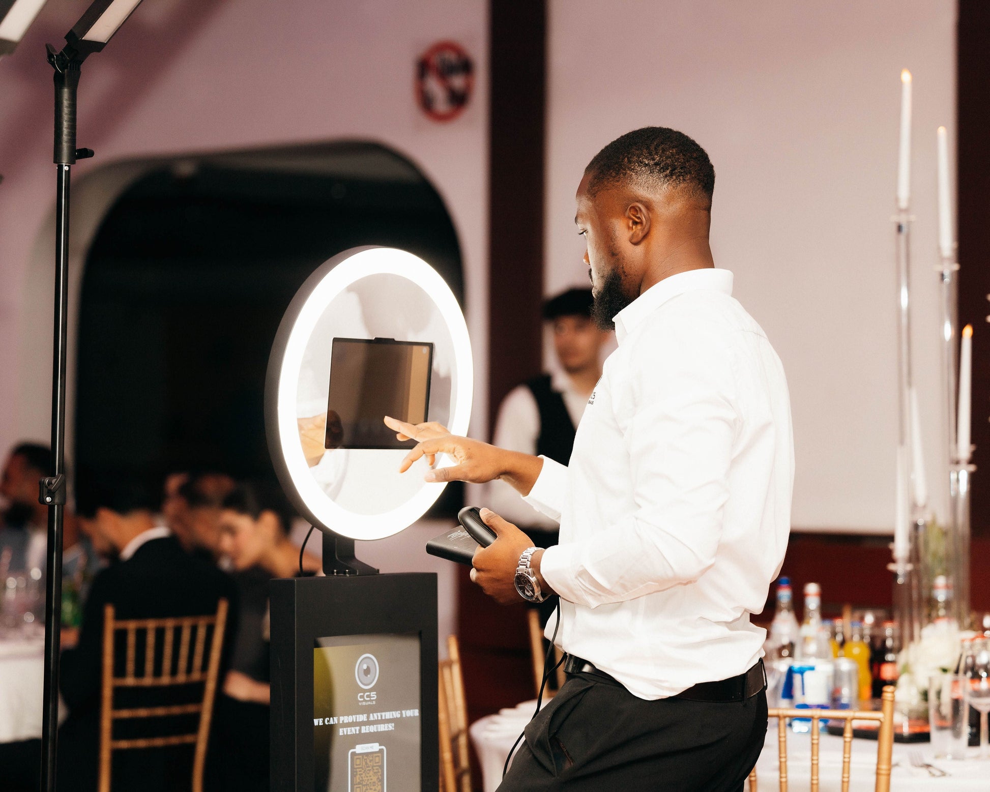 Portable iPad selfie pod photo booth with flight case