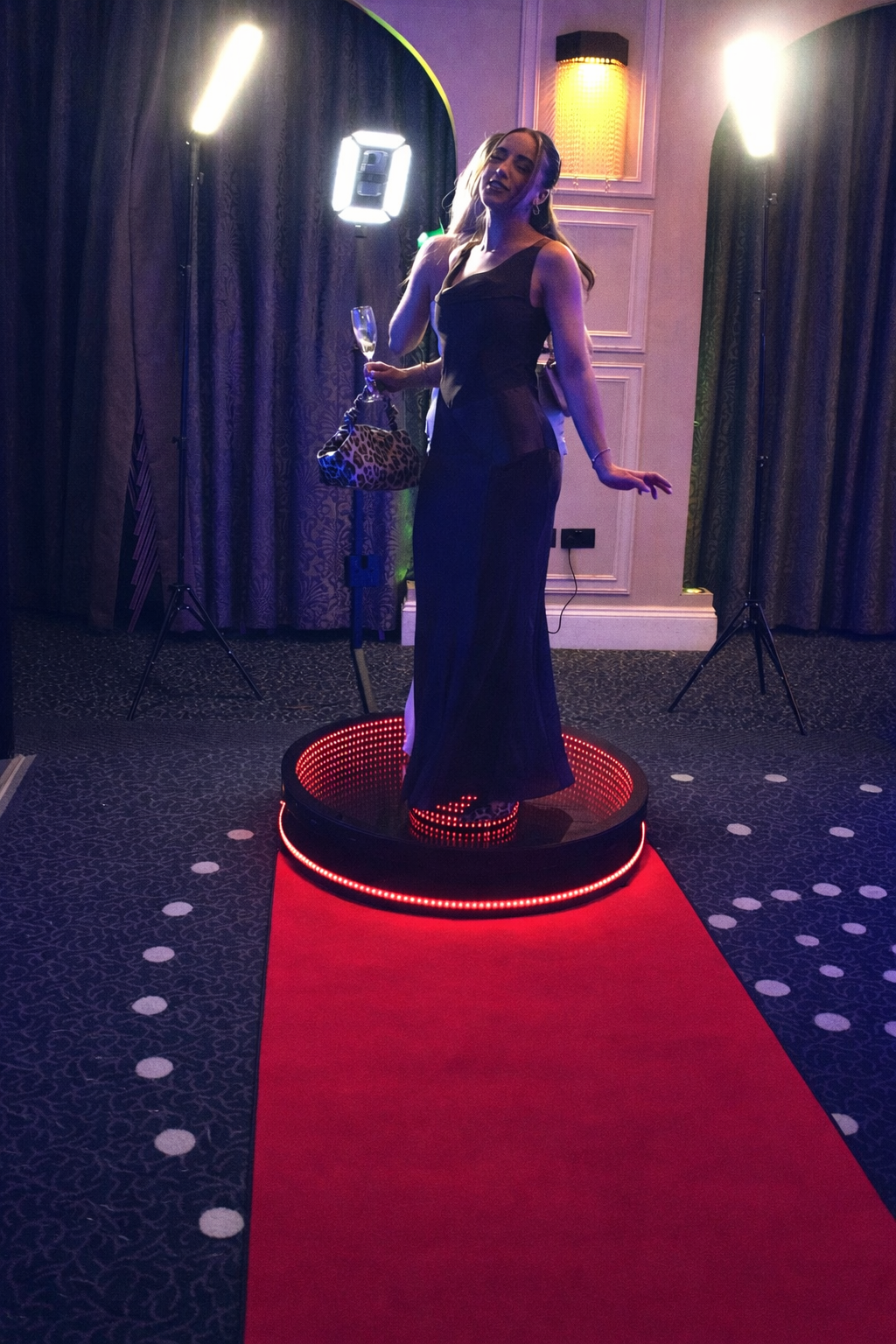 Infinity Glass LED 360 Photo Booth - Spinning Video Booth with Flight Case