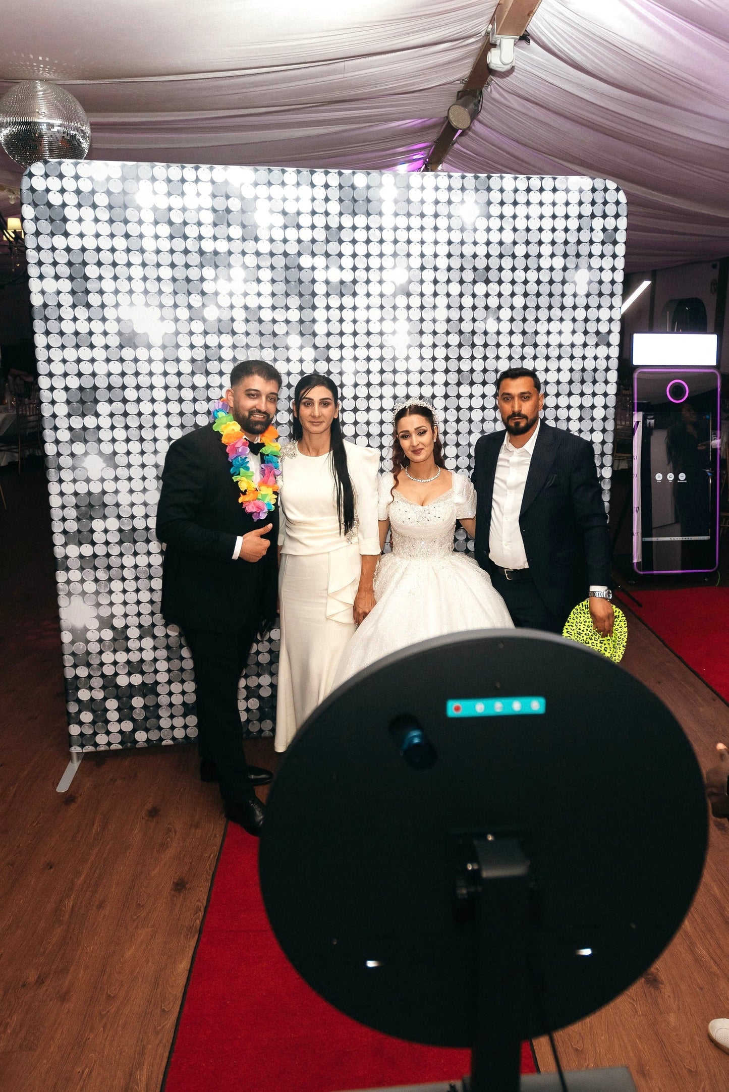 iPad Selfie Pod Photo Booth with LCD Advertising Screen