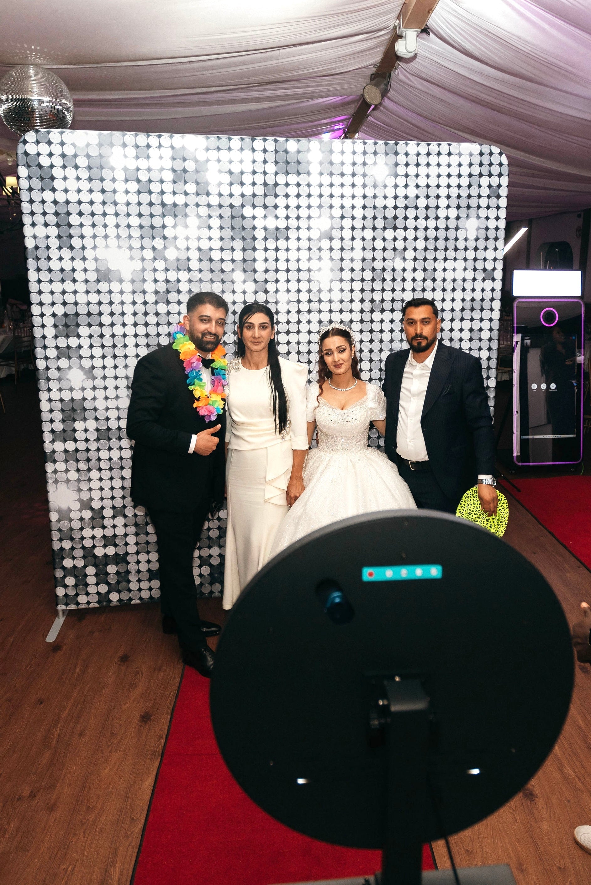 iPad Selfie Pod Photo Booth with LCD Advertising Screen