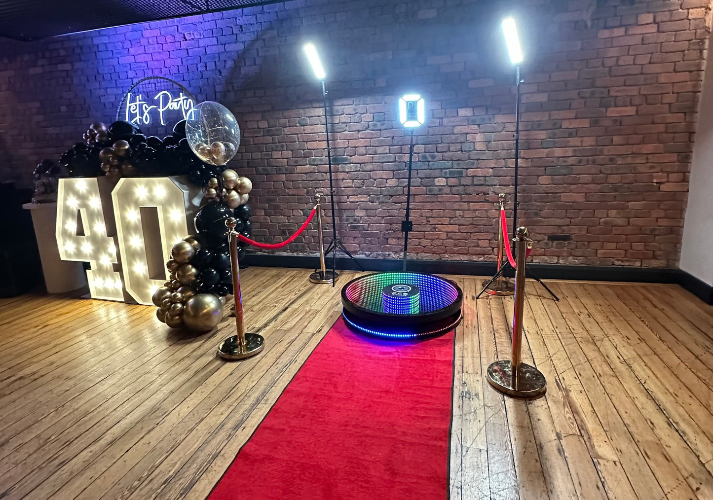 360 photo booth with tempered-glass platform and flight case